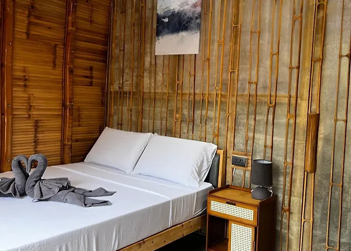 The Backyard Hostel Moalboal