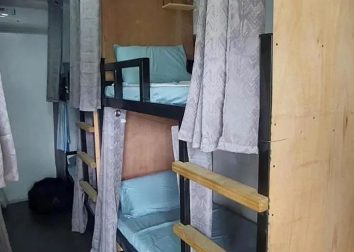 The Backyard Hostel Moalboal
