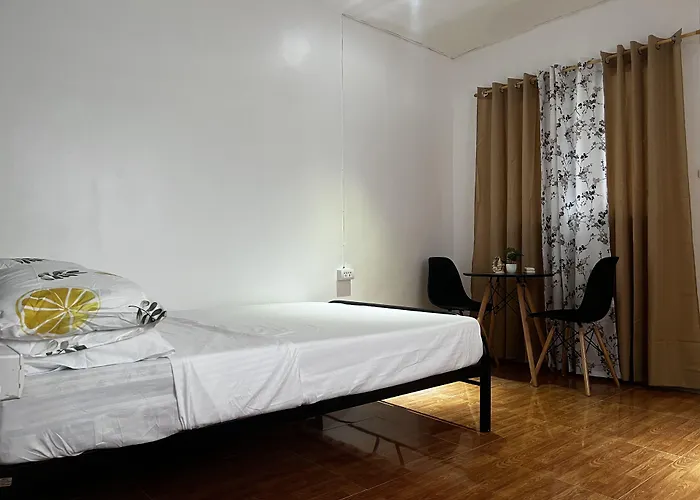 The Backyard Hostel Moalboal